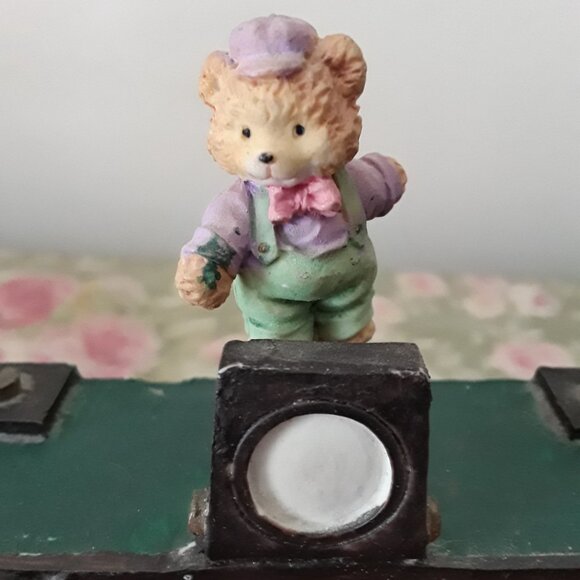 Vintage Musical Box Shaped Like an Antique Camera with Teddy Bears - Picture 3 of 6